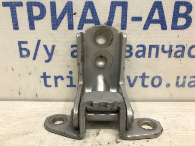 Дверной шарнир задний левый 82421AG000 NISSAN