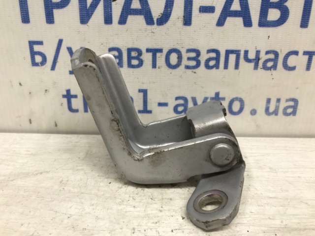 NISSAN 82421AG000 Петля двери задней левой в наличии Павлоград