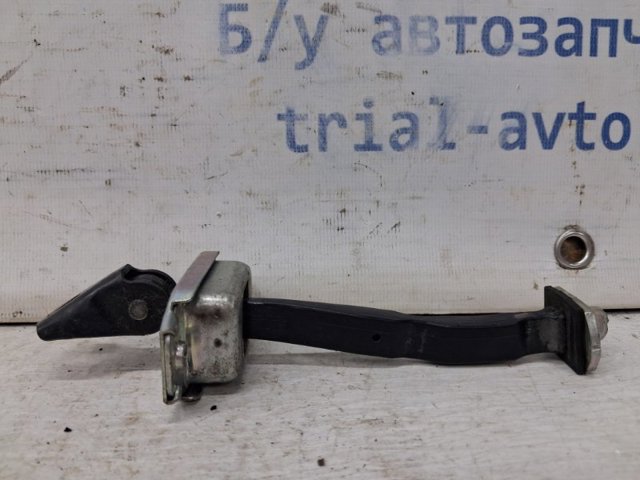 NISSAN 824304EA0A Ограничитель задней двери в наличии Полтава