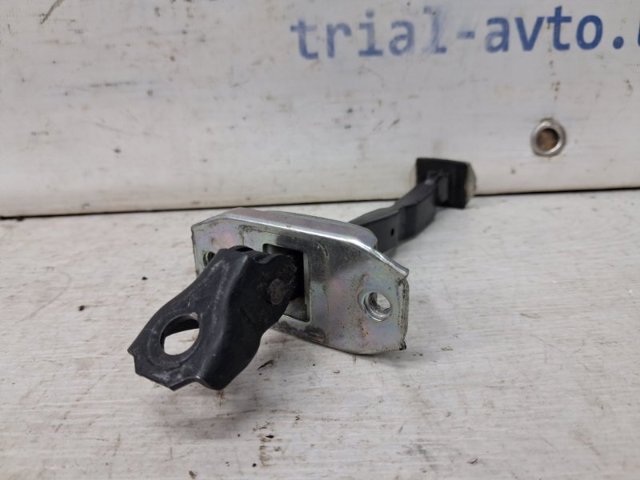 NISSAN 824304EA0A Ограничитель задней двери в наличии Николаев