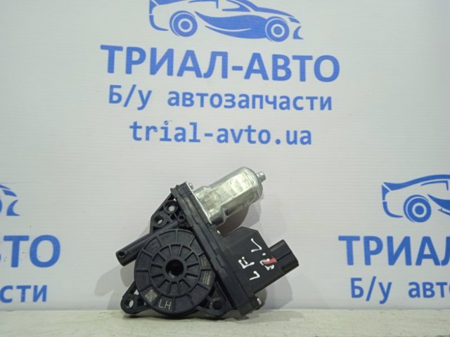 Мотор стеклоподъемника водительской двери 82450C1010 HYUNDAI