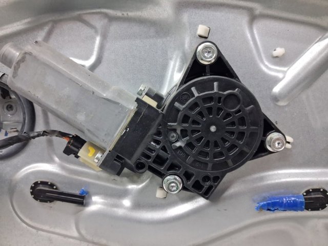 HYUNDAI 824812L001 Стеклоподъемник передней правой двери в наличии Одесса