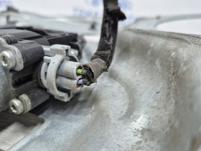 824813U000 HYUNDAI Стеклоподъемник передней правой двери купить в Днепр