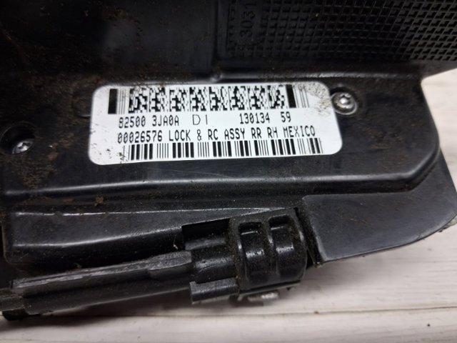 Замок двери задней правой 825003JA0A NISSAN