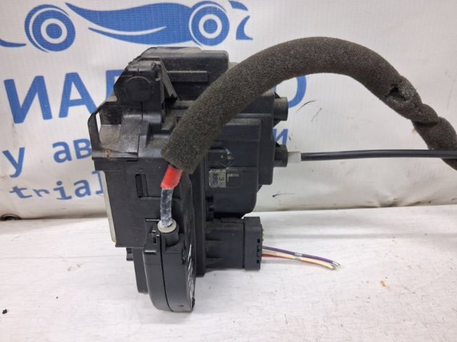 Замок задней правой двери  82500EB300 NISSAN