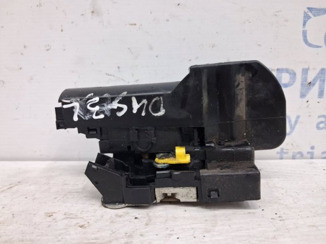 Замок задней двери, левой 825030283R RENAULT
