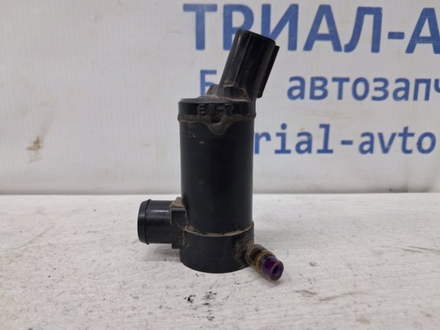 Электропомпа омывателя переднего стекла 8260A008 MITSUBISHI