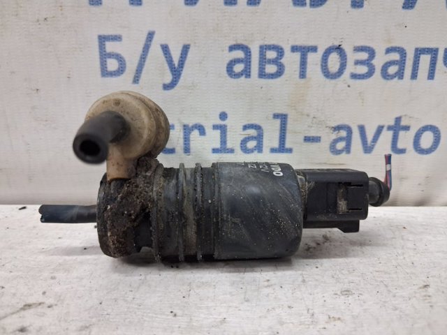 Электропомпа омывателя заднего стекла 8260A059 MITSUBISHI