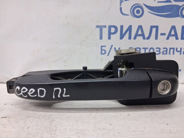 Внешняя ручка правой двери 826511H000 HYUNDAI