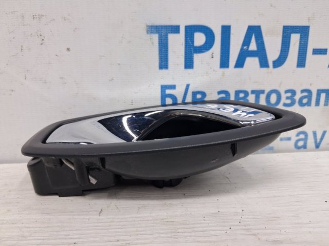 826720001R Ручка двери правой внутренняя передняя/задняя купить Каменское