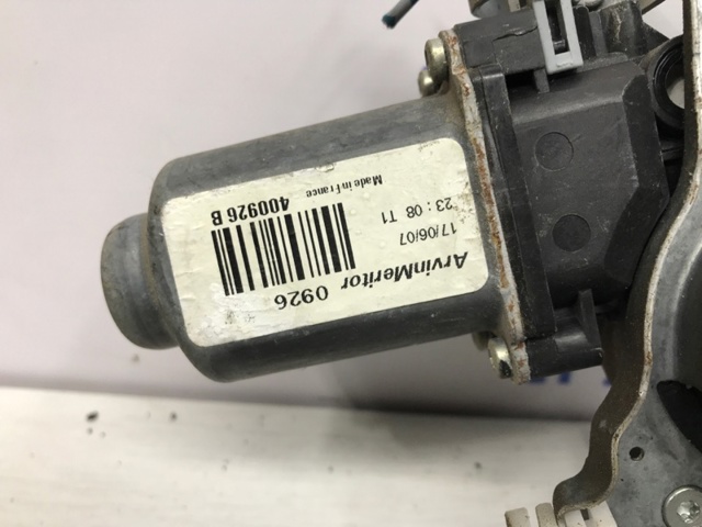 Стеклоподъемник задней левой двери 827013X30A NISSAN