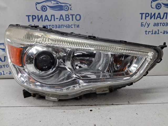 Правая блок фара 8301C226 MITSUBISHI
