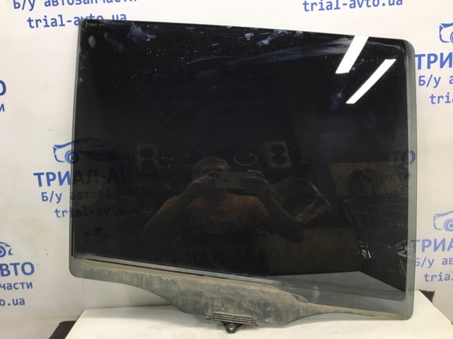 Стекло задней правой двери 834202B020 HYUNDAI