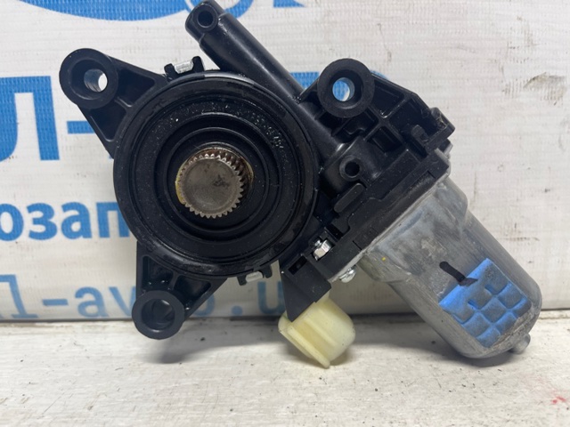 Моторчик стеклоподъемника двери задней, правой 83460C5100 HYUNDAI