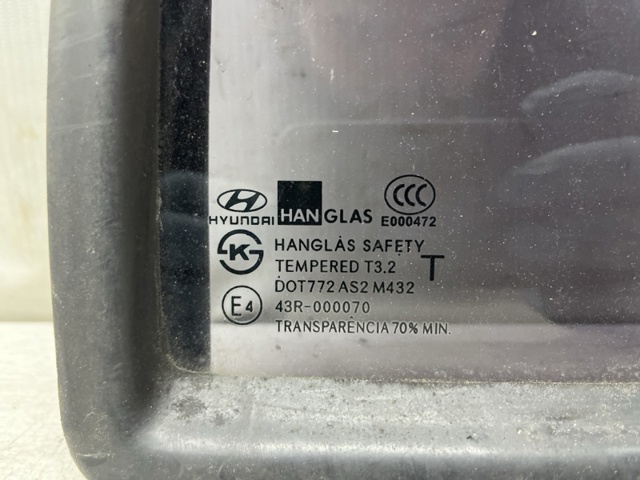 Стекло-форточка двери, задней, правой 834611C010 HYUNDAI