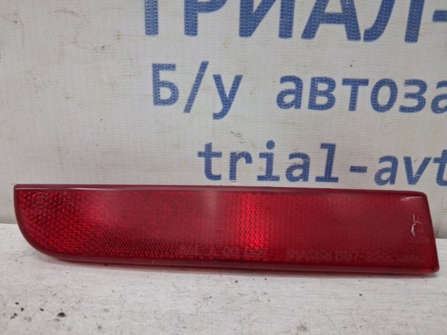 Левый катафот заднего бампера 8355A039 MITSUBISHI