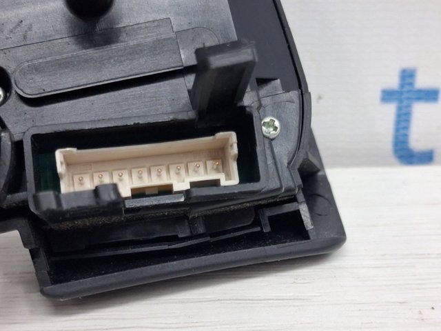 8425048110C0 TOYOTA Блок кнопочных переключателей рулевого колеса купить в Ужгород