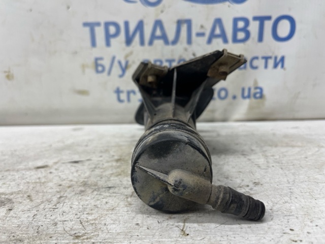TOYOTA 8520705010 Форсунка омывателя фары передней правой в наличии Винница