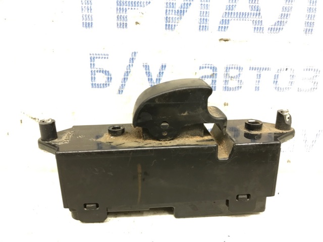 8608A066 Кнопочный блок управления стеклоподъемником задний правый купить Ровно