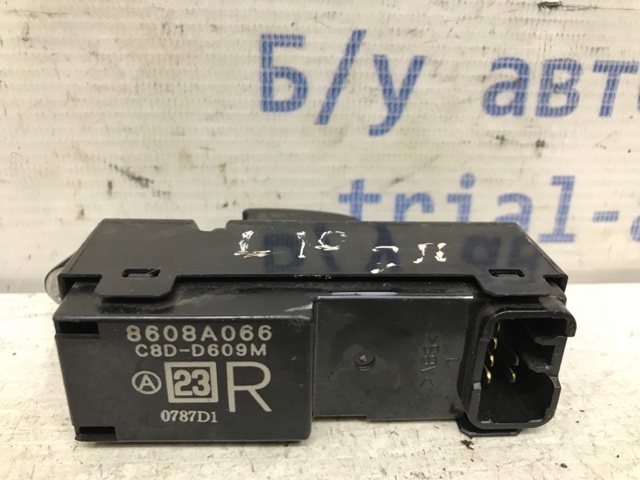 8608A066 MITSUBISHI Кнопочный блок управления стеклоподъемником задний правый купить в Тернополь