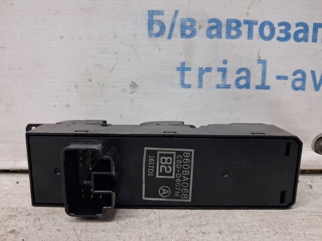 8608A068 Кнопочный блок управления стеклоподъемником передний левый купить Ирпень