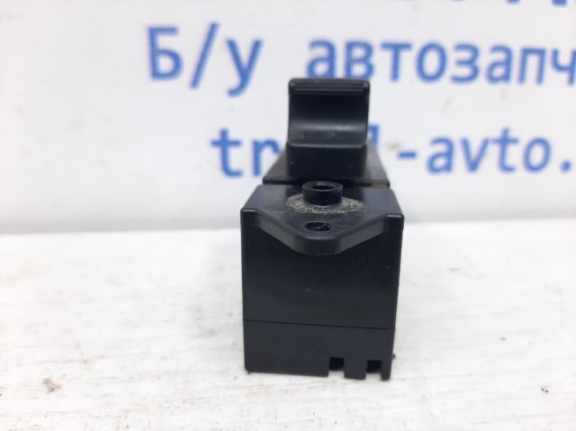 MITSUBISHI 8608A143 Кнопка включения мотора стеклоподъемника задняя правая в наличии Сумы