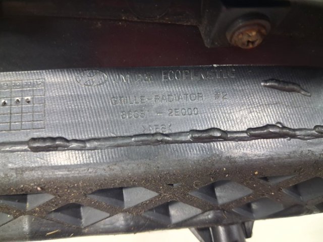 Решетка радиатора 863502E000 HYUNDAI