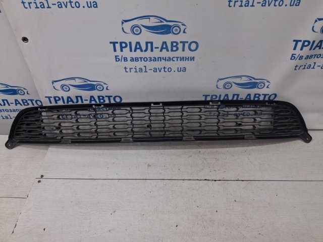 Решетка бампера переднего нижняя 865611U500 HYUNDAI