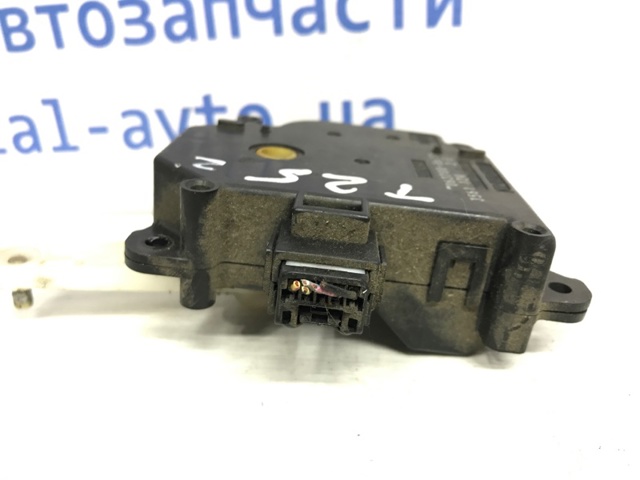 Мотор заслонки рециркуляции воздуха 8710605020 TOYOTA