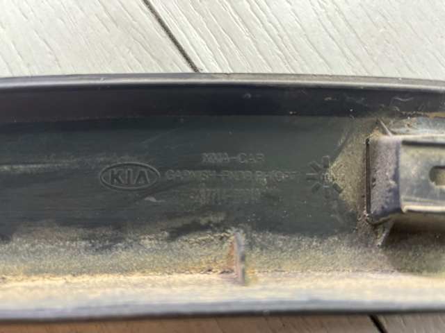 Молдинг переднего правого крыла 877122P010 HYUNDAI