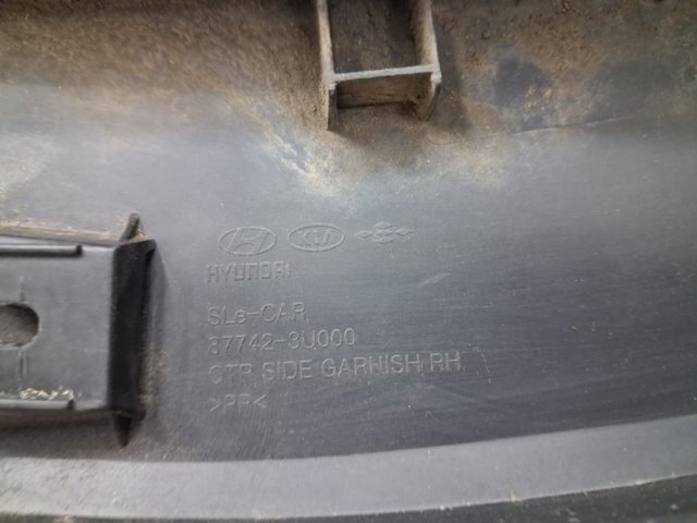 Накладка заднего правого крыла 877423U000 HYUNDAI