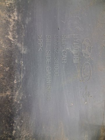 HYUNDAI 877523U000 Накладка (молдинг) порога наружная правая в наличии Ирпень
