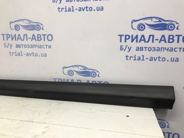 HYUNDAI 877602B000 Молдинг двери передней правой в наличии Чернигов