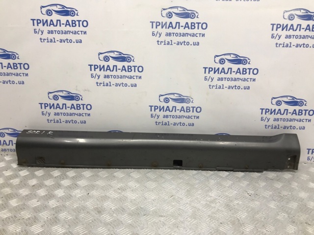Накладка (молдинг) порога наружная передняя правая 877723E000XX HYUNDAI