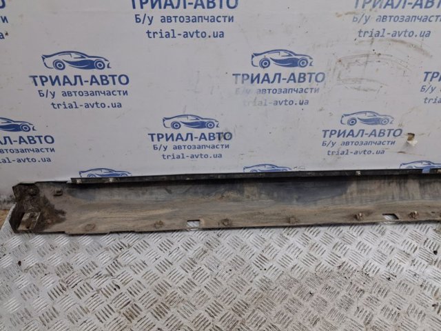 HYUNDAI 877723E500 Накладка (молдинг) порога наружная правая в наличии Николаев