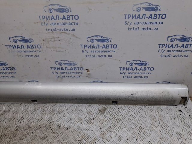 HYUNDAI 877723E500 Накладка (молдинг) порога наружная правая в наличии Ужгород