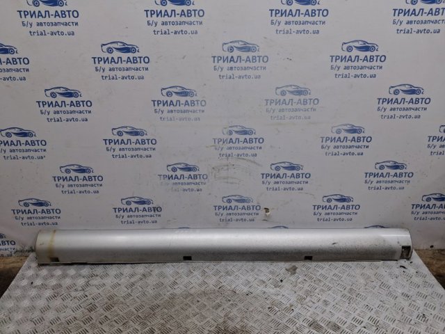 Накладка (молдинг) порога наружная правая 877723E500 HYUNDAI