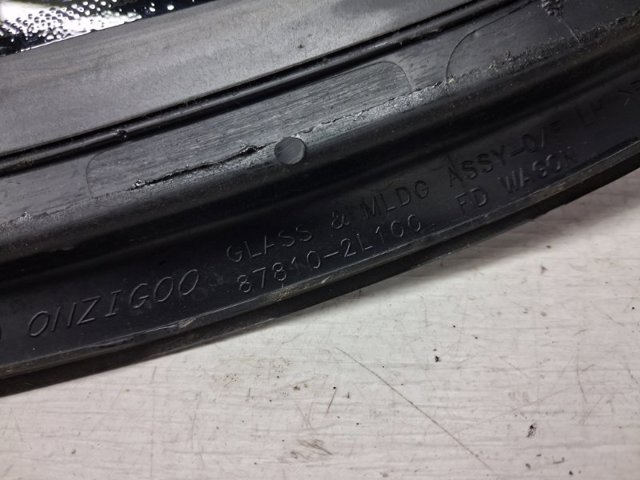 878102L110 HYUNDAI Стекло кузова (багажного отсека) левое купить в Кривой Рог