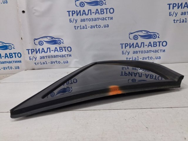 878102L110 Стекло кузова (багажного отсека) левое купить Ужгород