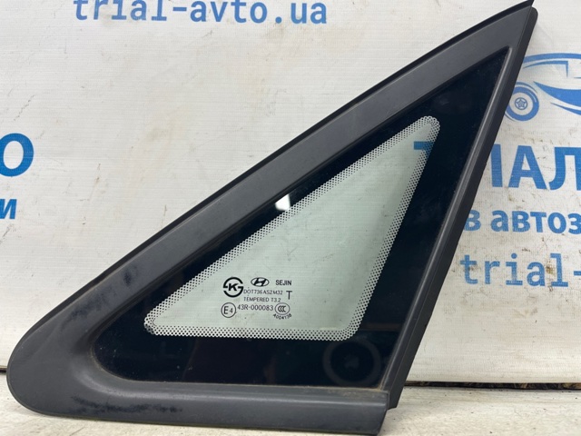 Стекло-форточка двери, задней, правой 87820A5010 HYUNDAI