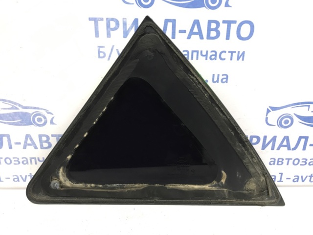 HYUNDAI 878401H100 Стекло кузова (багажного отсека) правое в наличии Кривой Рог