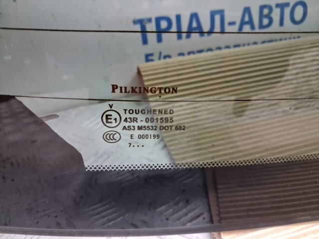 Стекло двери задка 903001KA0B NISSAN