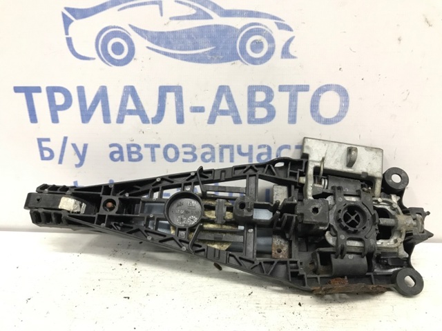 Ручка двери передней наружная 92233089 GM