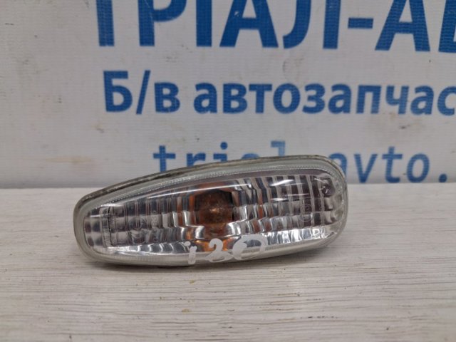 Повторитель поворота в крыло 923033L100 HYUNDAI