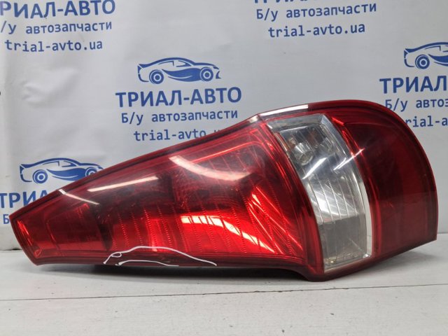 Фонарь задний правый, верхний 924022R100 HYUNDAI
