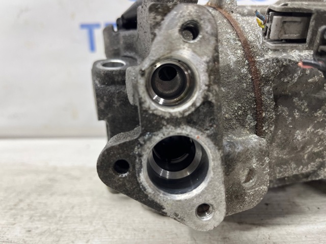 Компрессор климатической установки 926004EB1A NISSAN