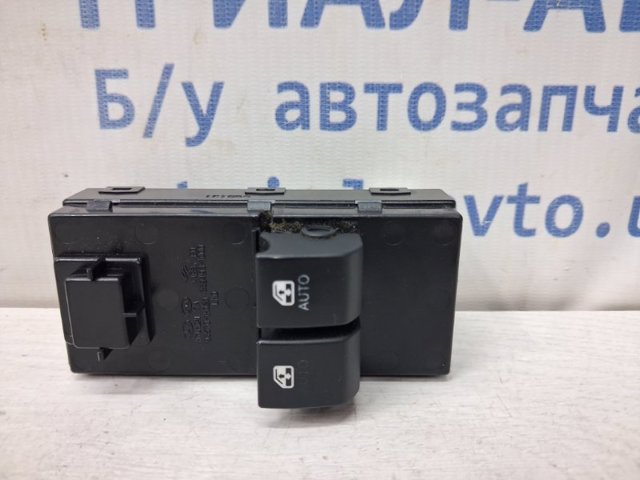 Кнопки переднего левого стеклоподъёмника 935701H020 HYUNDAI