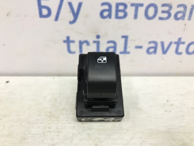 935751H100 HYUNDAI Кнопка стеклоподъемника передняя купить в Черкассы