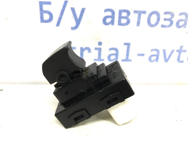 935751H100 HYUNDAI Кнопка стеклоподъемника передняя купить в Николаев