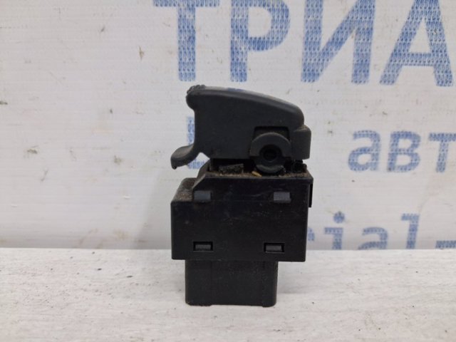 Кнопки переднего правого стекло подъёмника 935753E010BL HYUNDAI